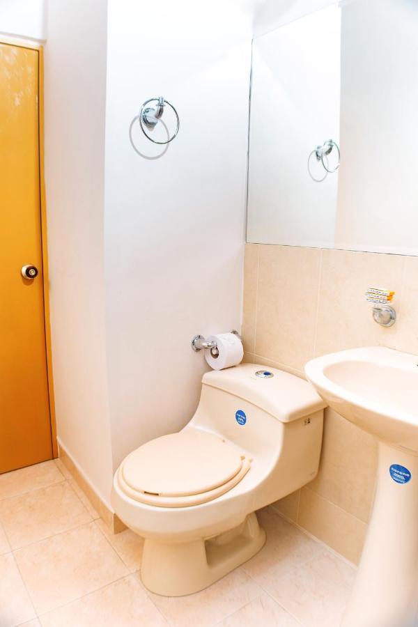 Hotel Luxor Cúcuta Kültér fotó